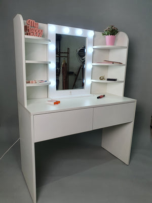 THE MAKEUP BOOTH | MAKEUP VANITY WITH LED LIGHTS - Omaara