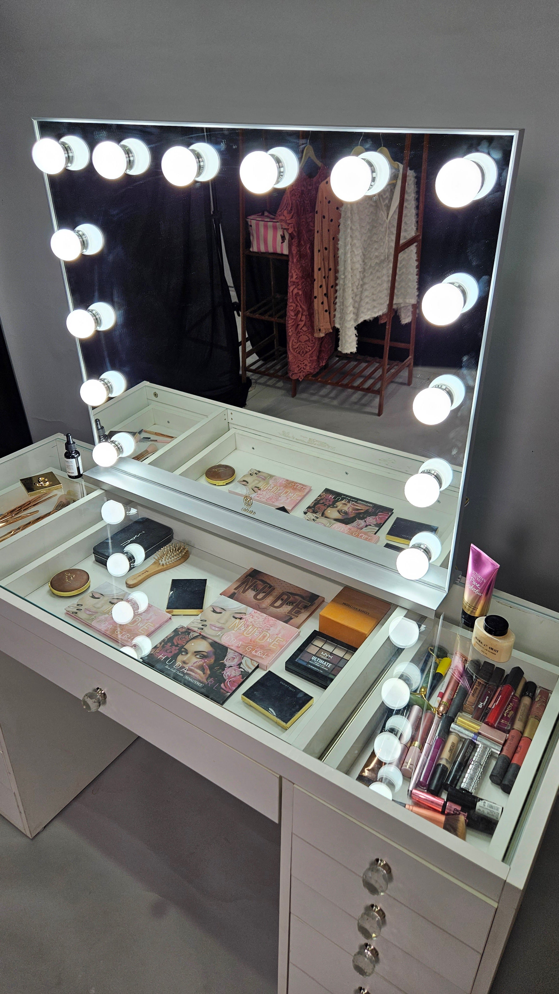 THE MAKEUP MINKA | Hollywood Makeup Mirror