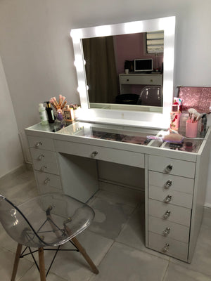 THE MAKEUP LOVER | MAKEUP VANITY WITH LED LIGHTS - Omaara