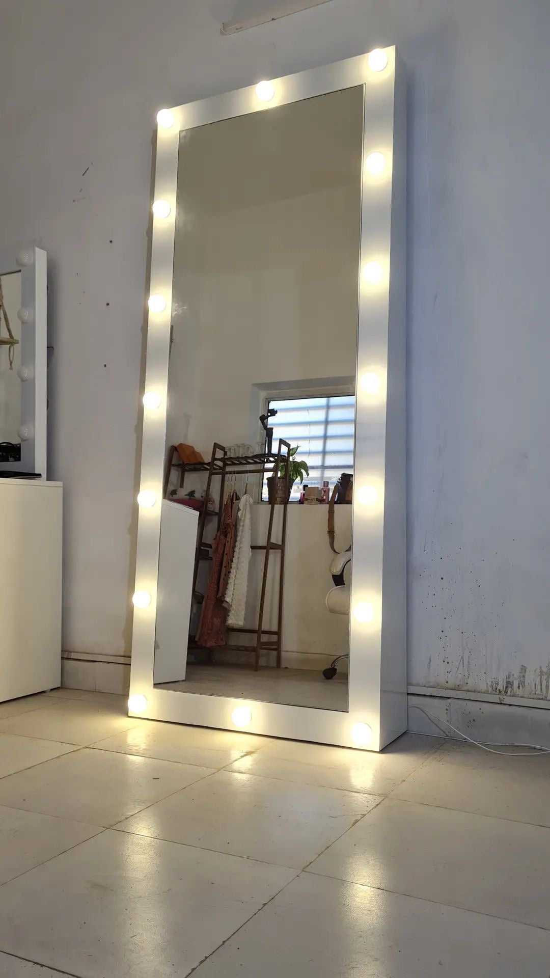 THE MAKEUP THUNDER WITH STORAGE | MAKEUP MIRROR WITH LIGHTS - Omaara